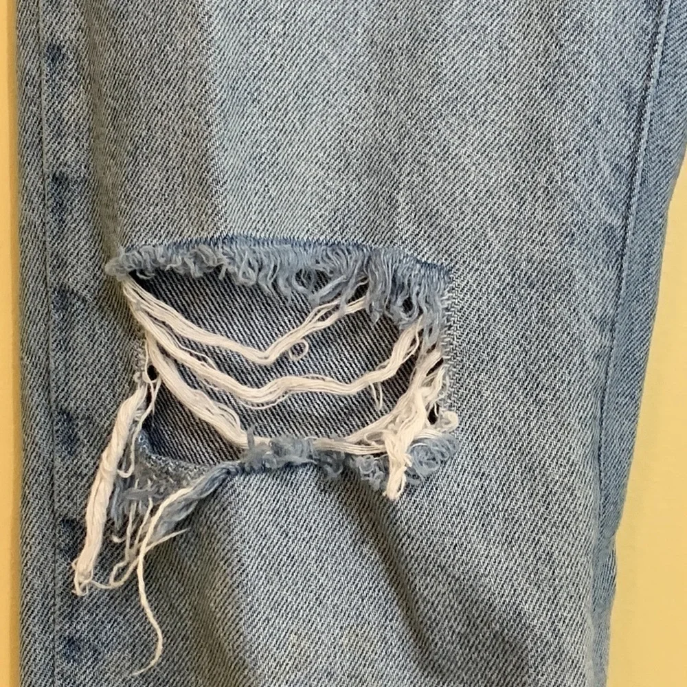 PacSun High Waisted Straight Ripped Distressed Button-fly Cotton Denim Jeans 23
